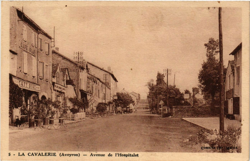 Carte postale ancienne La Cavalerie - Avenue de l'Hospitalet à La Cavalerie