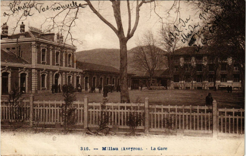 Carte postale ancienne Millau - La Gare à Millau