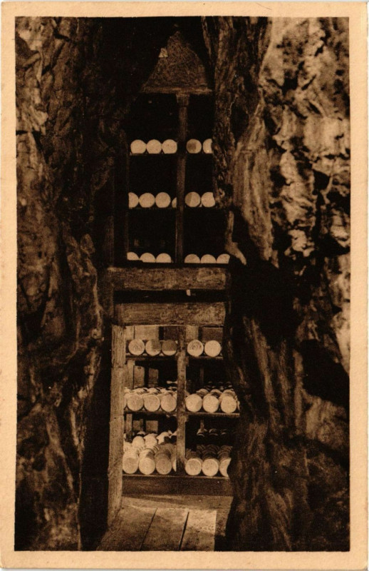 Carte postale ancienne Roquefort -Caves de la Rue- Une Fleurine -Des failles de montagne