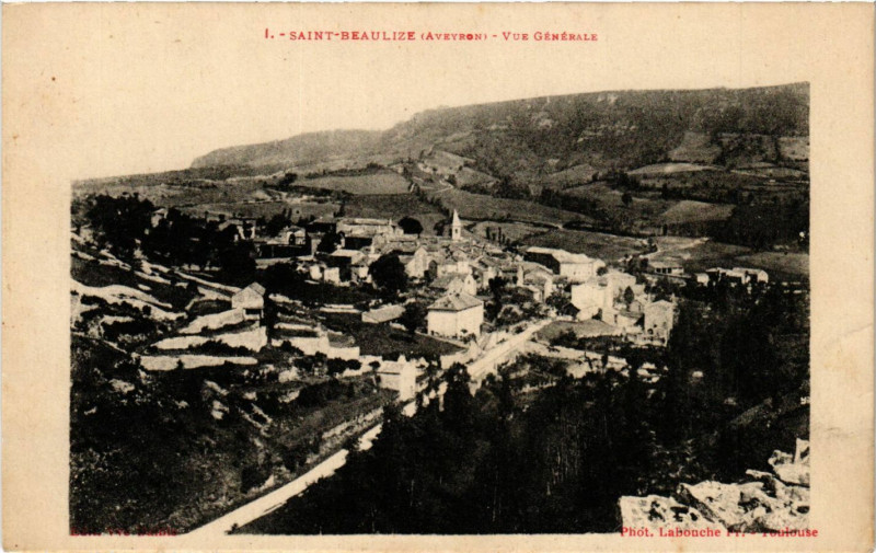 Carte postale ancienne Saint-Beaulize - Vue générale à Saint-Beaulize