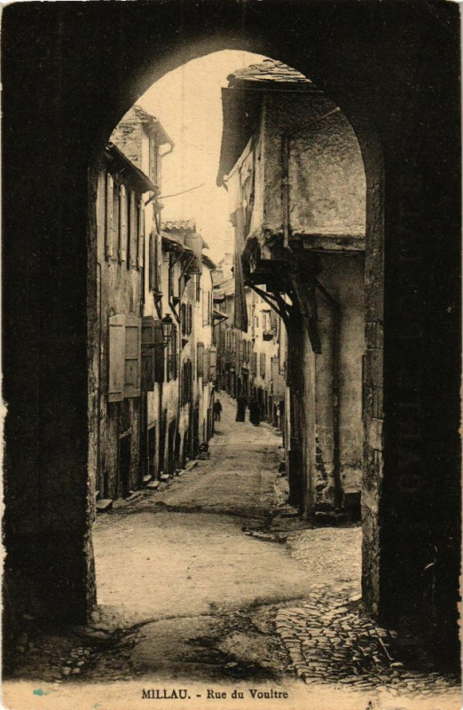 Carte postale ancienne Millau-Rue du Voultre à Millau