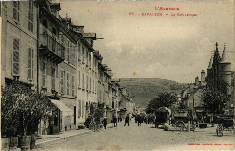Carte postale ancienne L'Aveyron-Espalion-Le Boulevard à Espalion