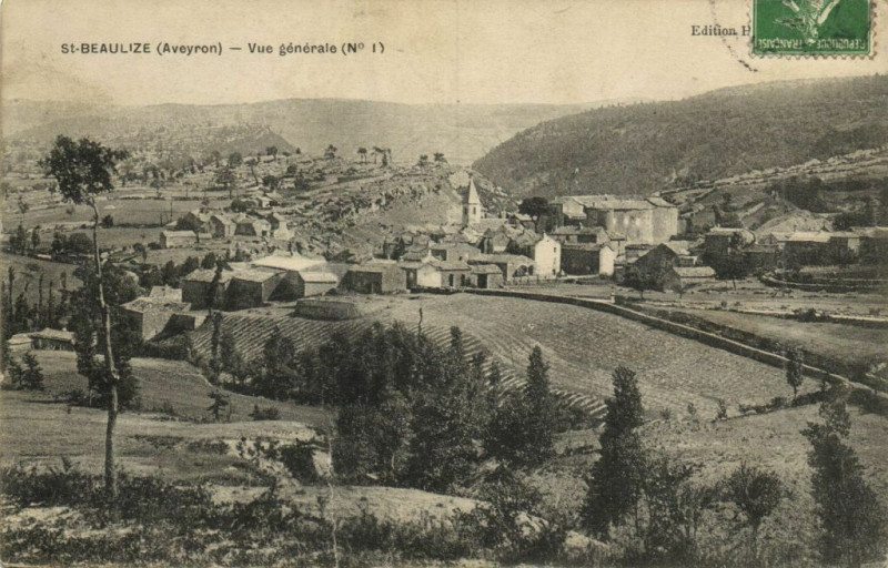 Carte postale ancienne Saint-Beaulize - Vue générale à Saint-Beaulize