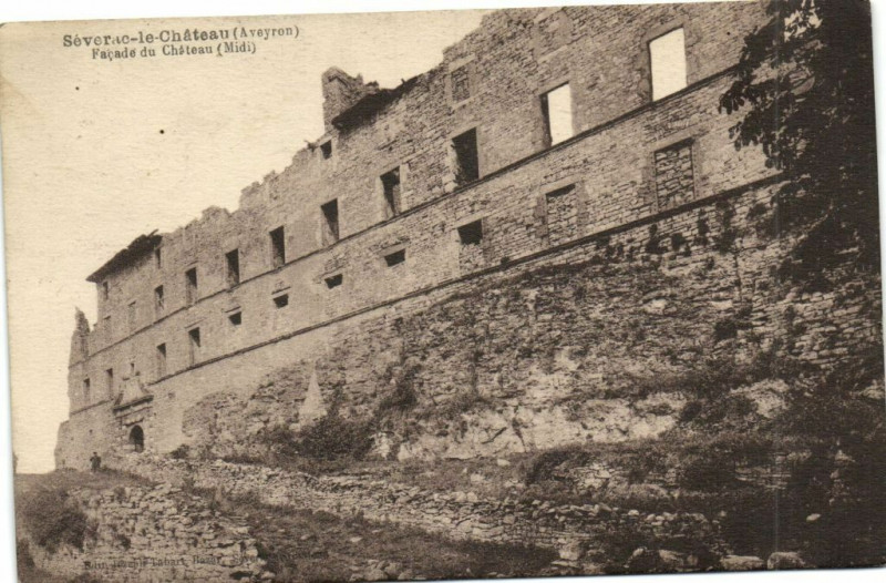 Carte postale ancienne Vallée de Conques - Facade du Chateau