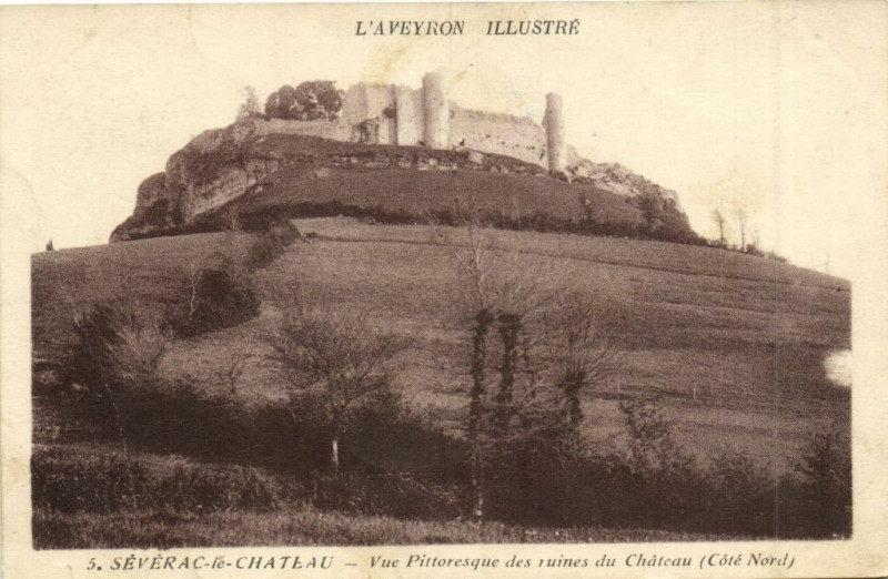 Carte postale ancienne Severac-le-Chateau - Vue Pittoresque des Ruines du Chateau