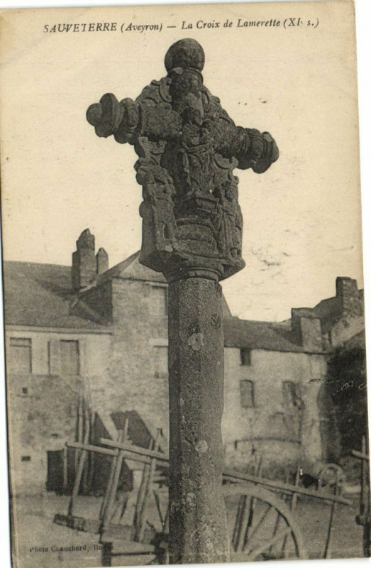 Carte postale ancienne Sauveterre - La Croix de Lamerette