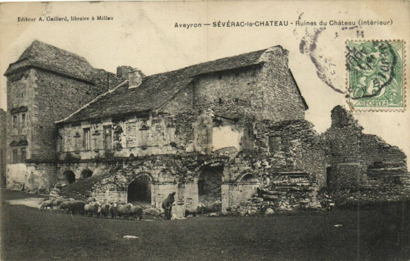 Carte postale ancienne Severac-le-Chateau - Ruines du Chateau