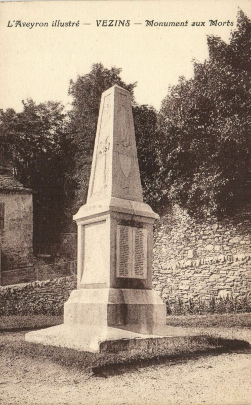 Carte postale ancienne Vezins - Monument aux Morts