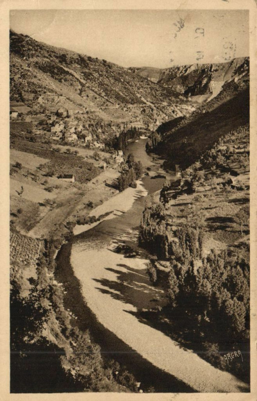 Carte postale ancienne Gorges du Tarn - Village de Prades