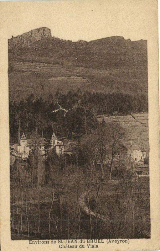 Carte postale ancienne Environs de Saint-Jean-du-Bruel - Chateau du Viala à Saint-Jean-du-Bruel