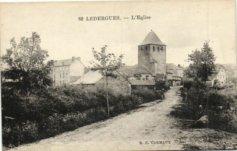 Carte postale ancienne Ledergues - L'Eglise à Lédergues