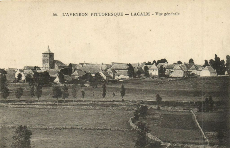 Carte postale ancienne Lacalm - Vue générale