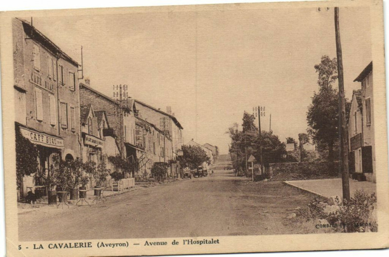 Carte postale ancienne La Cavalerie - Avenue de l'Hospitalet à La Cavalerie