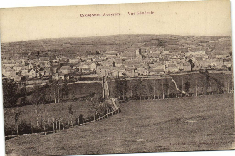 Carte postale ancienne Cruéjouls - Vue générale