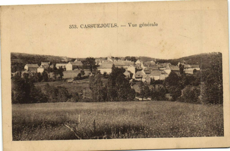 Carte postale ancienne Cassuejouls - Vue générale à Cassuéjouls