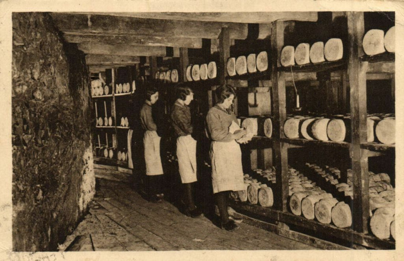 Carte postale ancienne Roquefort - Caves de la Rue