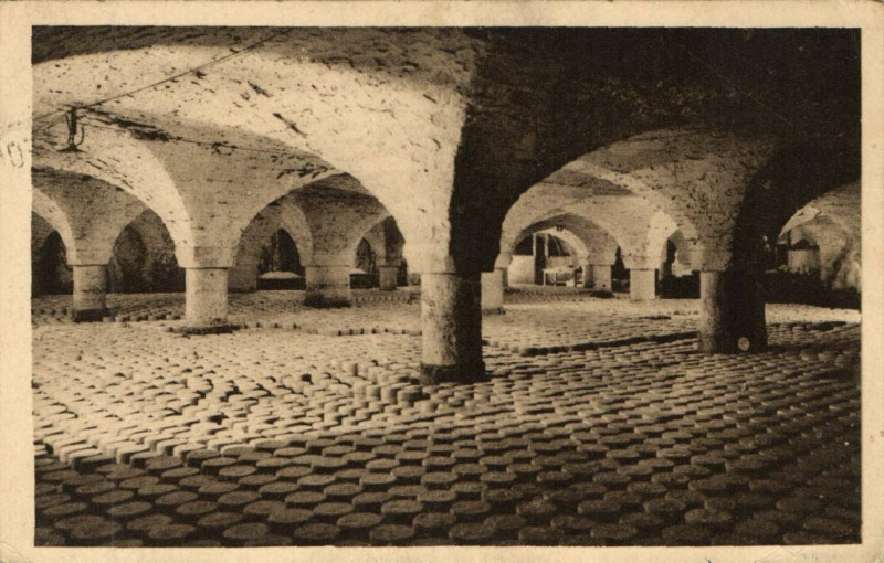 Carte postale ancienne Roquefort - Caves Basses