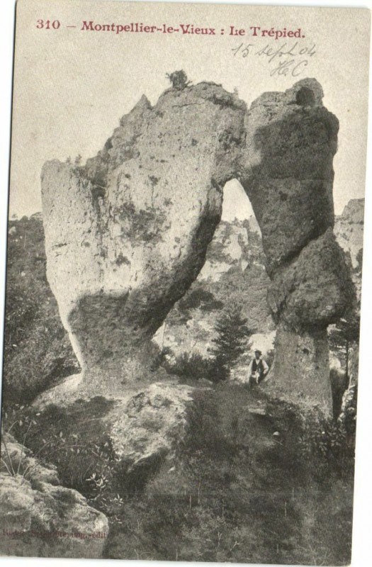 Carte postale ancienne Montpellier-le-Vieux - Le Trépied