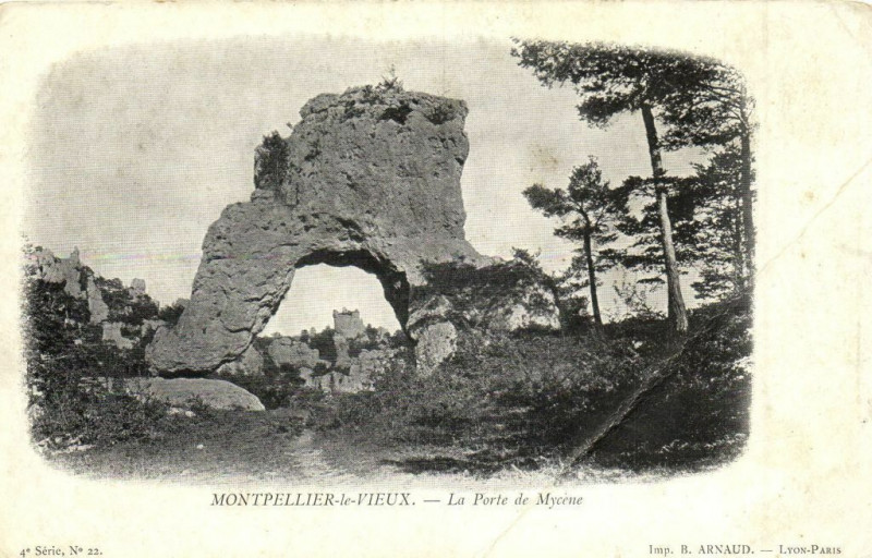 Carte postale ancienne Montpellier-le-Vieux - La Porte de Mycéne