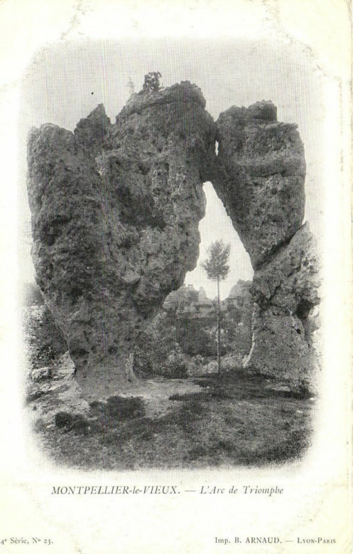 Carte postale ancienne Montpellier-le-Vieux - L'Arc de Triomphe