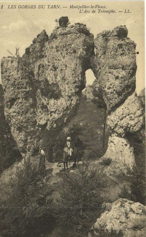 Carte postale ancienne Montpellier-le-Vieux - L'Arc de Triomphe