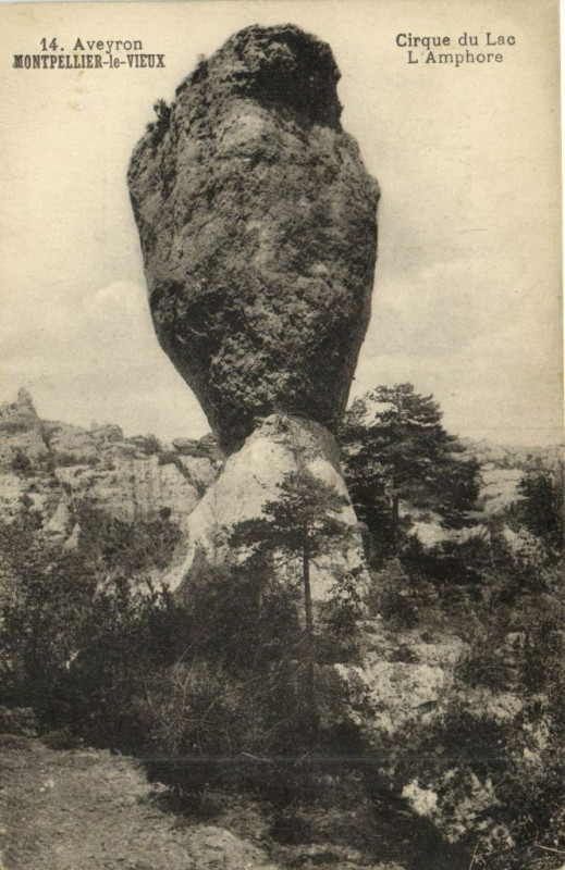 Carte postale ancienne Montpellier-le-Vieux - L'Amphore