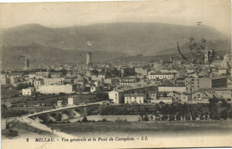 Carte postale ancienne Millau - Vue générale et le Pont Cureplants à Millau