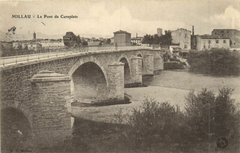 Carte postale ancienne Millau - Le Pont de Curreplats à Millau