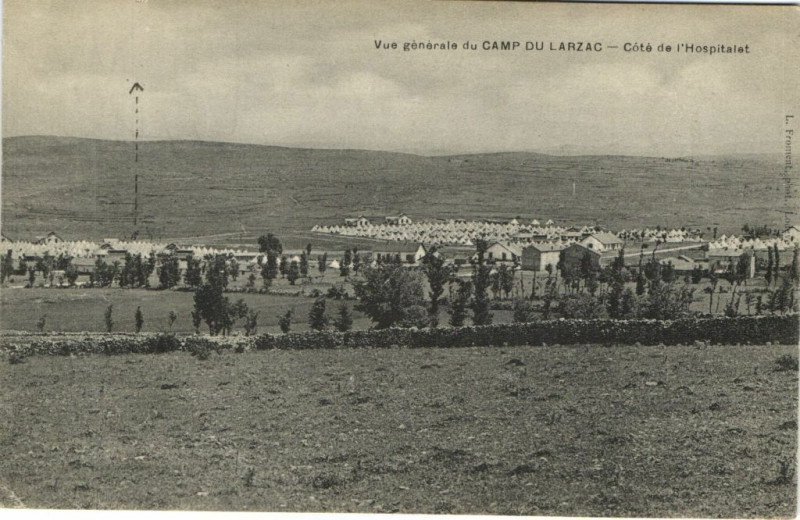 Carte postale ancienne Camp du Larzac - Vue générale - Coté de l'Hospitalet