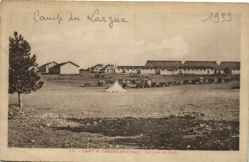 Carte postale ancienne Camp du Larzac - Un coin du Camp