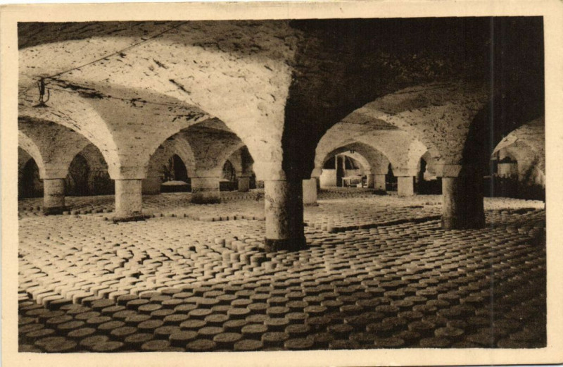 Carte postale ancienne Roquefort - Caves Basses