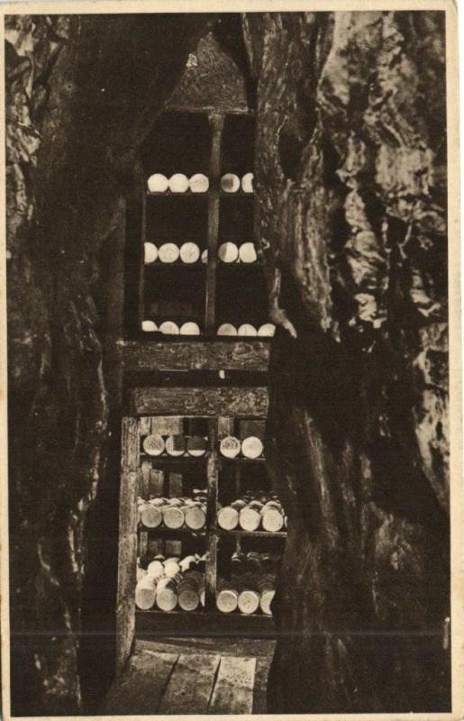 Carte postale ancienne Roquefort - Cave de la Rue