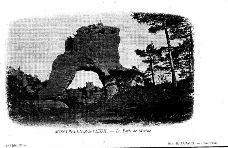 Carte postale ancienne Montpellier-le-Vieux - La Porte de Mycéne