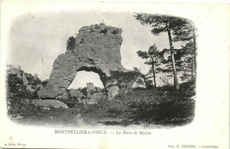Carte postale ancienne Montpellier-le-Vieux - La Porte de Mycéne