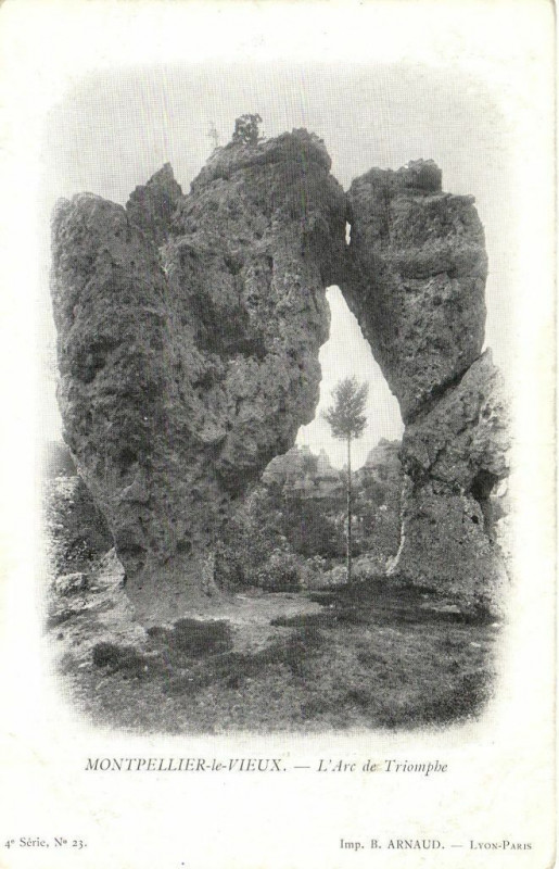 Carte postale ancienne Montpellier-le-Vieux - L'Arc de Triomphe