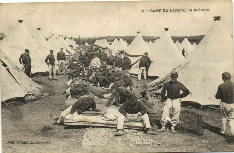 Carte postale ancienne Camp du Larzac - A la Sieste