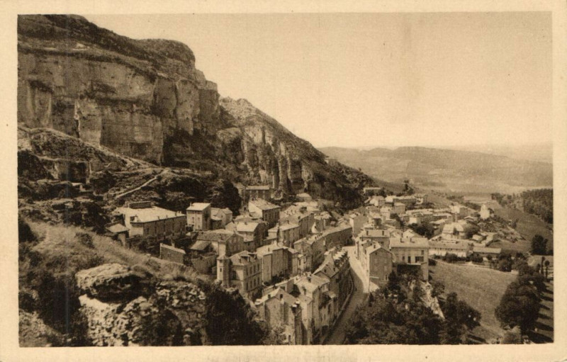 Carte postale ancienne Roquefort - Vue générale prise de la Roche Percée