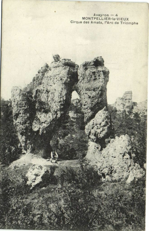 Carte postale ancienne Montpellier-le-Vieux - Cirque des Amats l'Arc de Triomphe