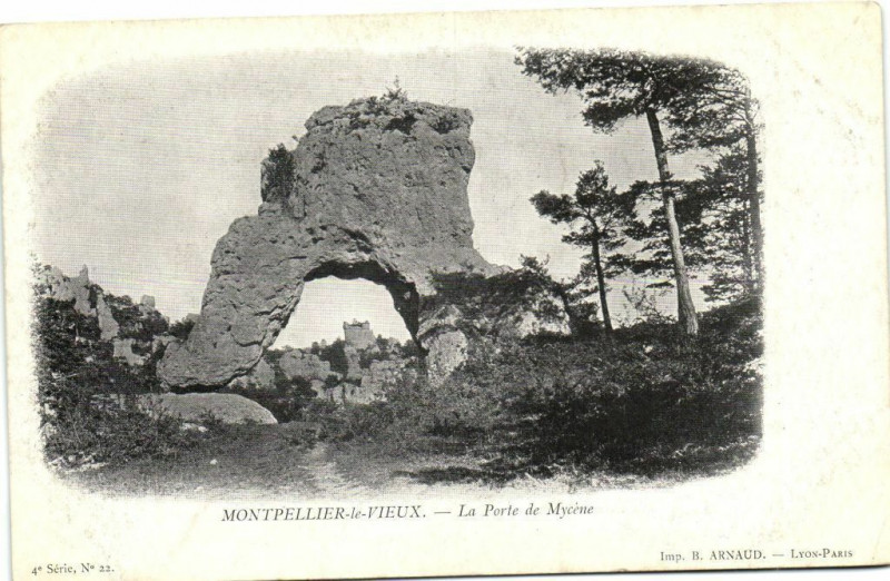 Carte postale ancienne Montpellier-le-Vieux - La Porte de Mycéne