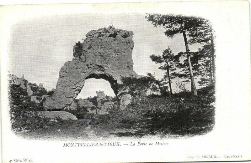 Carte postale ancienne Montpellier-le-Vieux - La Porte de Mycéne