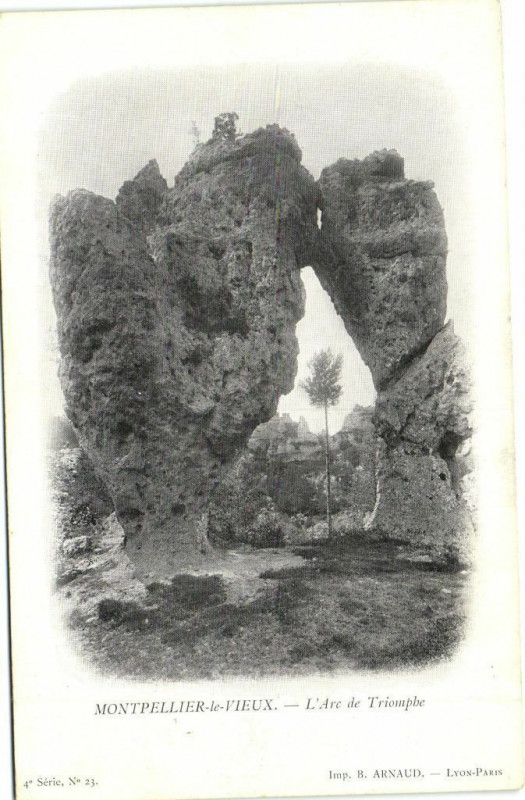 Carte postale ancienne Montpellier-le-Vieux - L'Arc de Triomphe