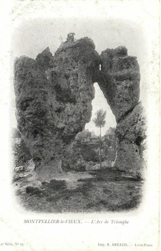 Carte postale ancienne Montpellier-le-Vieux - L'Arc de Triomphe