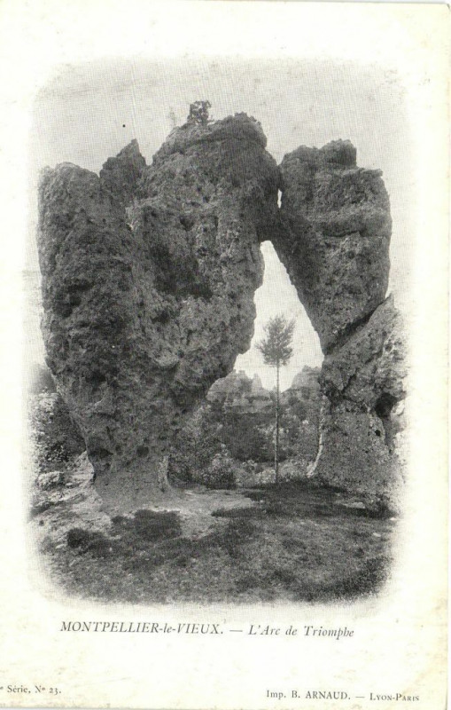 Carte postale ancienne Montpellier-le-Vieux - L'Arc de Triomphe