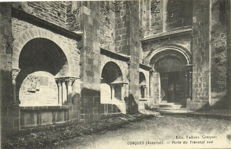 Carte postale ancienne Conques - Porte du Transept sud