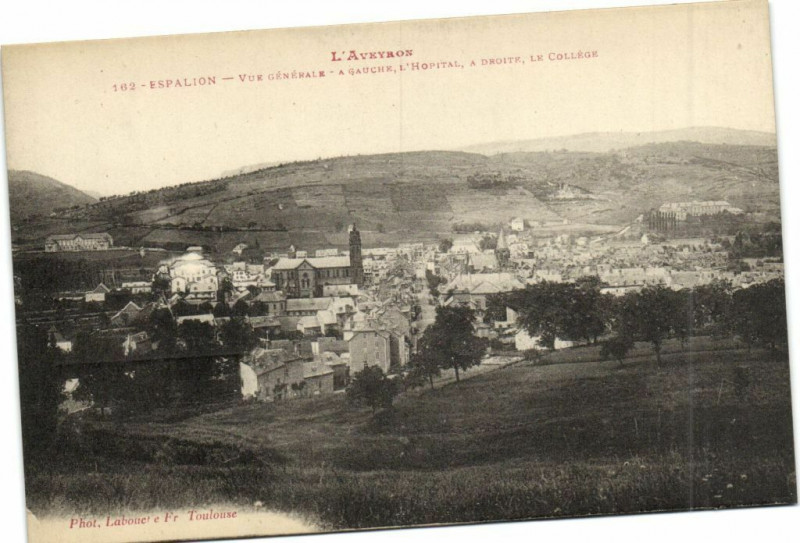 Carte postale ancienne L'Aveyron Espalion - Vue générale-A Gauche L'Hopital a Droite... à Espalion
