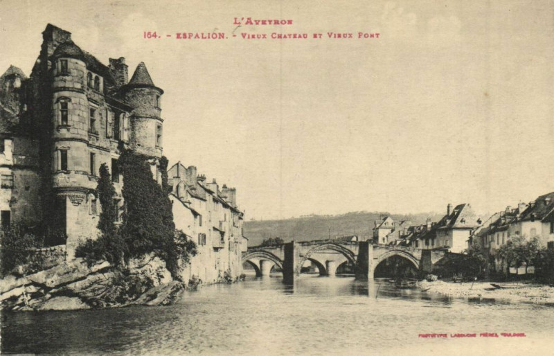 Carte postale ancienne L'Aveyron Pittoresque Espalion - Vieux Chateau et Vieux Pont à Espalion