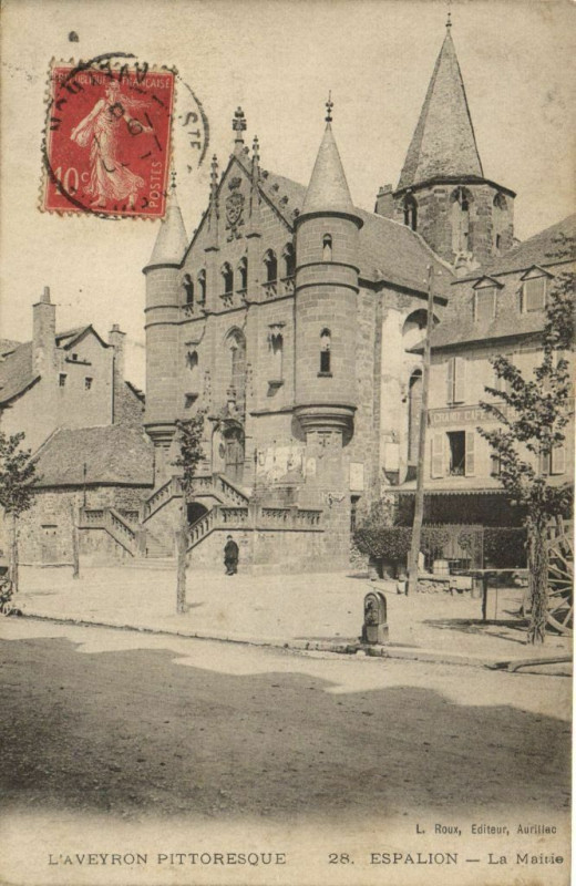 Carte postale ancienne L'Aveyron Pittoresque Espalion - La Mairie à Espalion