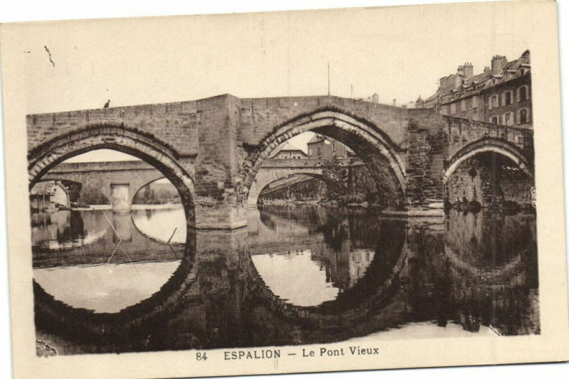 Carte postale ancienne Espalion - Le Pont Vieux à Espalion