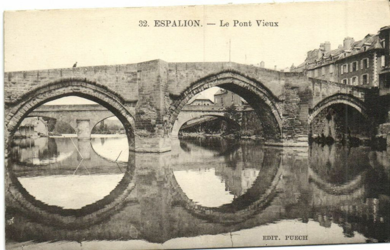 Carte postale ancienne Espalion - Le Pont Vieux à Espalion
