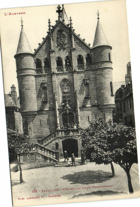 Carte postale ancienne Espalion - L'Hotel de Ville (Renaissance) à Espalion